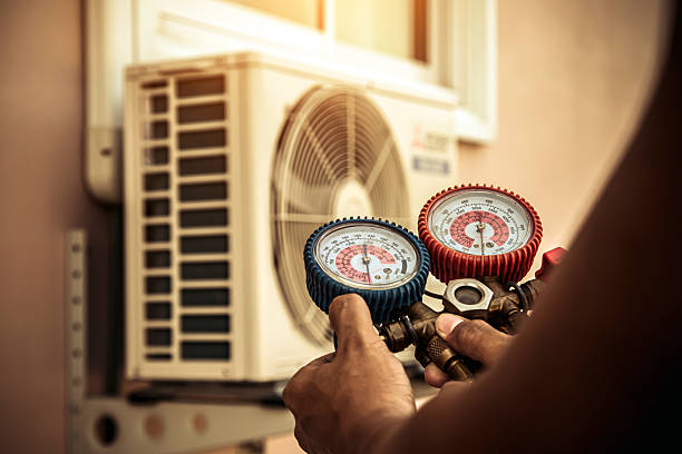 Professional Hvac technician working in Southmont, NC